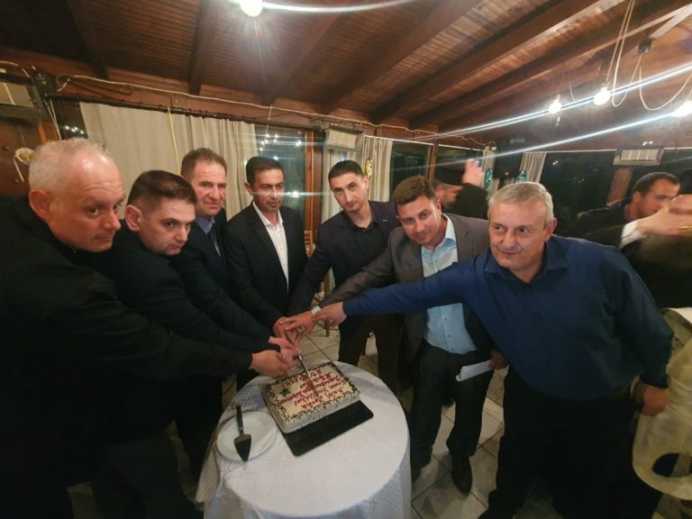 Έκοψαν την πίτα τους και γλέντησαν οι πυροσβέστες των Τρικάλων