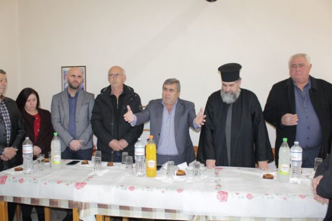 Αντάλλαξαν ευχές οι ηλικιωμένοι των Γόμφων