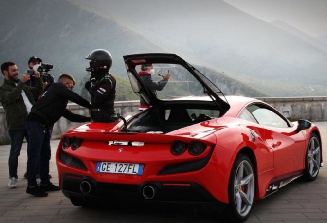 Ετοιμάζουν ρεκόρ Γκίνες με Ferrari στα Μετέωρα