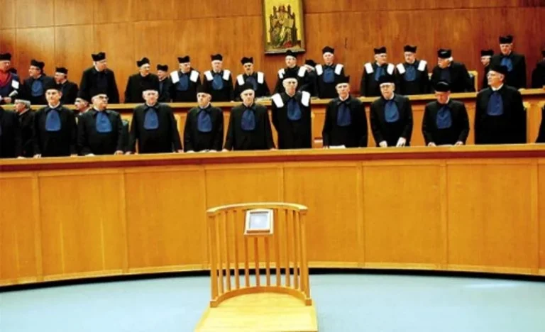Απολύθηκαν 4 δικαστές λόγω ανεπάρκειας!
