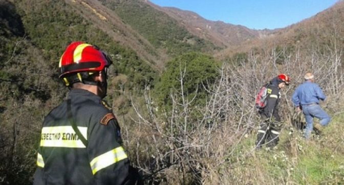 Κυνηγός έπεσε σε γκρεμό - Επιχείρηση της ΕΜΑΚ για τον απεγκλωβισμό του