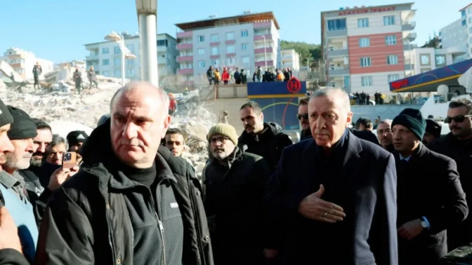 Ο Ερντογάν ζήτησε δημόσια «συγγνώμη» για την καθυστέρηση στις επιχειρήσεις διάσωσης