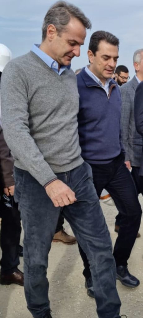 Και πάλι στο πλευρό του Μητσοτάκη ο Σκρέκας