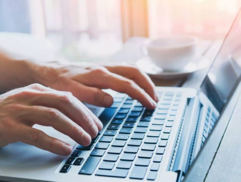 Το υπουργείο Οικονομικών σαρώνει Facebook και Instagram για φοροδιαφυγή