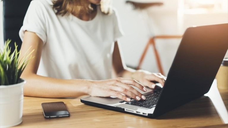 Επίδομα 1.000 ευρώ: Λήγει σήμερα η προθεσμία για τις αιτήσεις