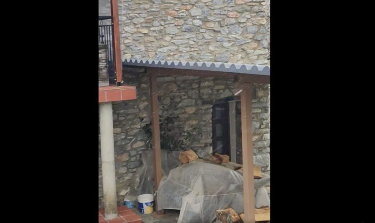 Χιονίζει στα ορεινά της Λάρισας (βίντεο)
