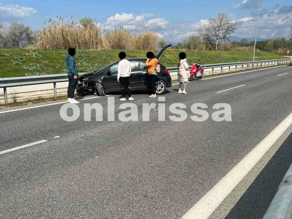 «Άγιο» είχε νεαρή οδηγός στη Λάρισα (φωτό)