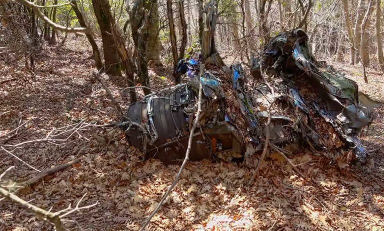 Τα συντρίμμια αεροπλάνου σε χωριό της Λάρισας, το «διαβολόρεμα» και η ιστορία που συγκλόνισε