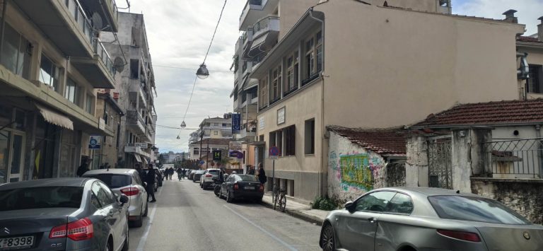 Αναστάτωση στο Κέντρο Κοινότητας Τρικάλων – Παρέμβαση της Αστυνομίας (φωτό)