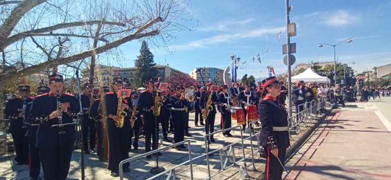 Η Δημοτική Φιλαρμονική Τρικάλων έκλεψε και φέτος την παράσταση!
