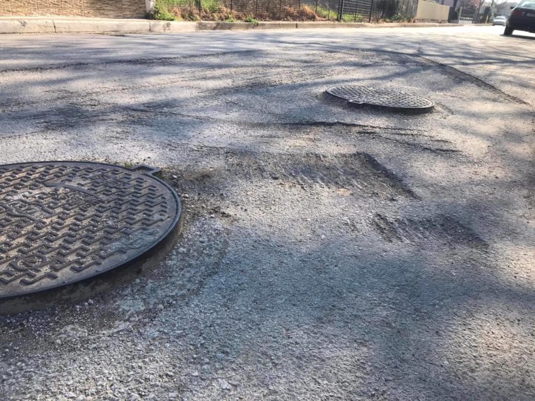 «Μετέωρα» τα καπάκια φρεατίων στον Πυργετό Τρικάλων