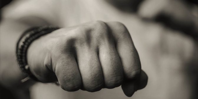 Πρώην αστυνομικός χτύπησε ασφαλιστή στα Τρίκαλα!