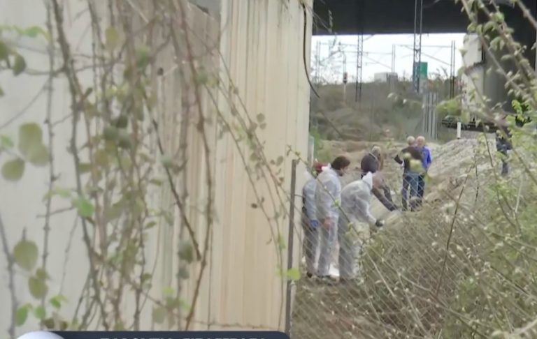 Λάρισα: Αυτοψία κάνουν ειδικοί που όρισαν συγγενείς θυμάτων στα συντρίμμια των τρένων