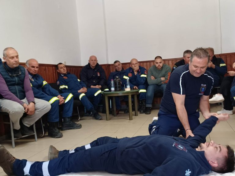 Σεμινάριο πρώτων βοηθειών για τους πυροσβέστες της Καλαμπάκας