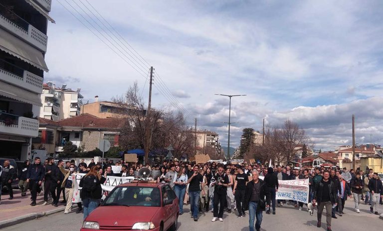 Ξανά στους δρόμους οι Τρικαλινοί