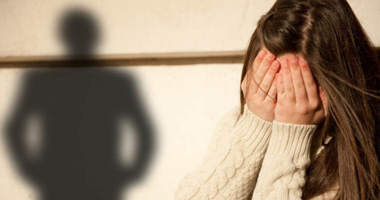 Κρήτη: Ανήλικο κορίτσι κατήγγειλε τον πατέρα του για ξυλοδαρμό