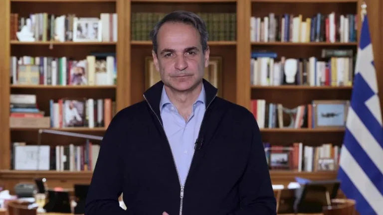 Μητσοτάκης: Θα δουλέψουμε ώστε αυτό το «ποτέ ξανά» που άκουσα στη Λάρισα, να μην μείνει λόγος κενός