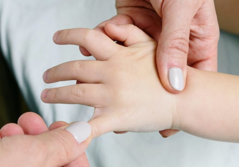 Μελέτη: Χιλιάδες παιδιά στην Ελλάδα πάσχουν από νεανικό ρευματικό νόσημα