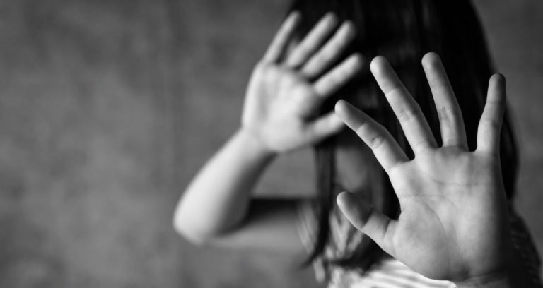 Λάρισα: Στο εδώλιο πατέρας για τον βιασμό της ανήλικης κόρης του!