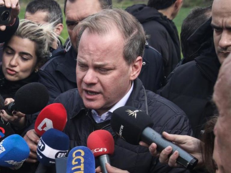 Εθνική τραγωδία στα Τέμπη: Παραιτήθηκε ο υπουργός Μεταφορών Κώστας Καραμανλής