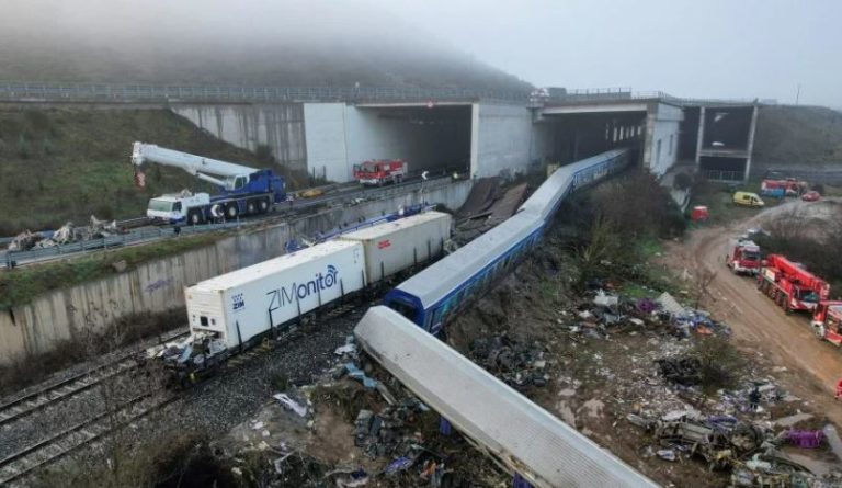 Ζητούν νέα εξέταση DNA οι οικογένειες των θυμάτων στα Τέμπη