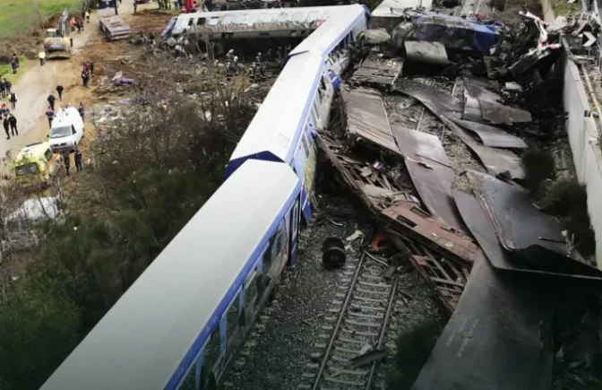 Συνεχίζονται οι έρευνες στα Τέμπη για τον εντοπισμό των αγνοουμένων