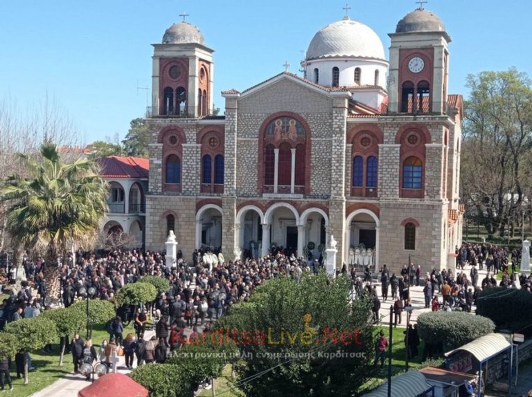 Καρδίτσα: Χιλιάδες Καρδιτσιώτες για τον ύστατο χαιρετισμό στον 21χρονο Αναστάσιο Κουτσόπουλο (φωτό – βίντεο)
