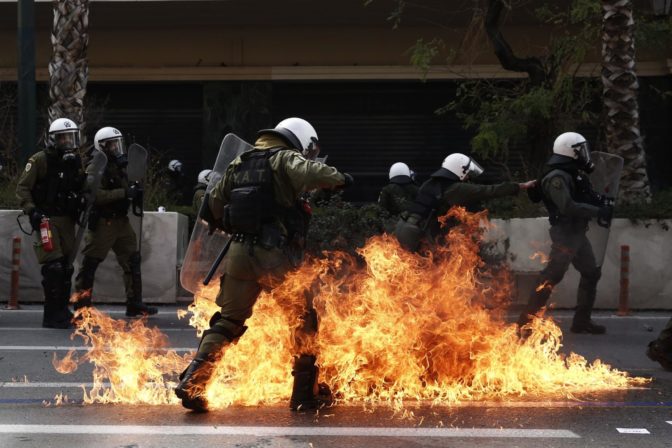 Πέντε αστυνομικοί τραυματίστηκαν στα επεισόδια