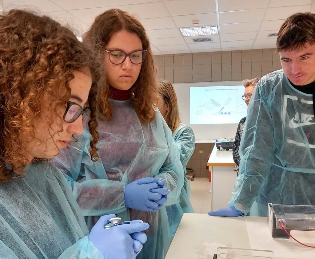 «Βιοτεχνολόγος για μια μέρα» για μαθητές της Θεσσαλίας