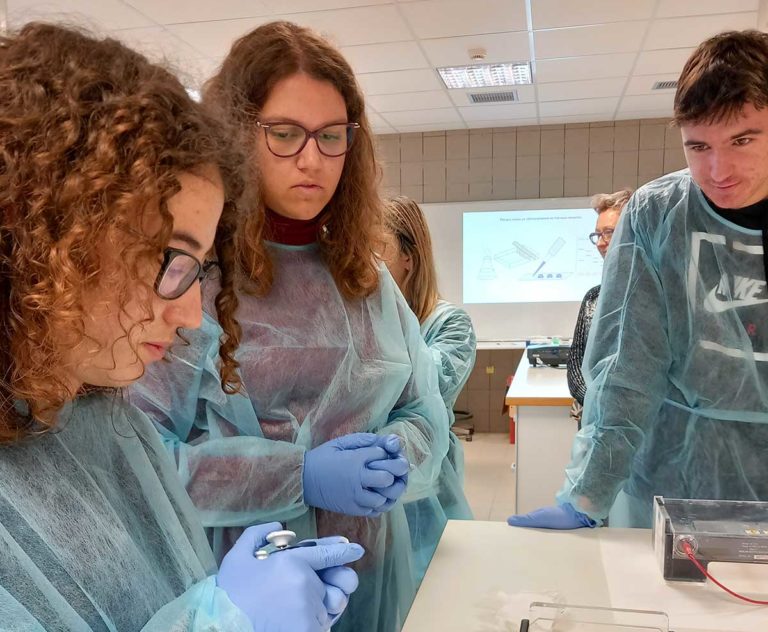 «Βιοτεχνολόγος για μια μέρα» για μαθητές της Θεσσαλίας