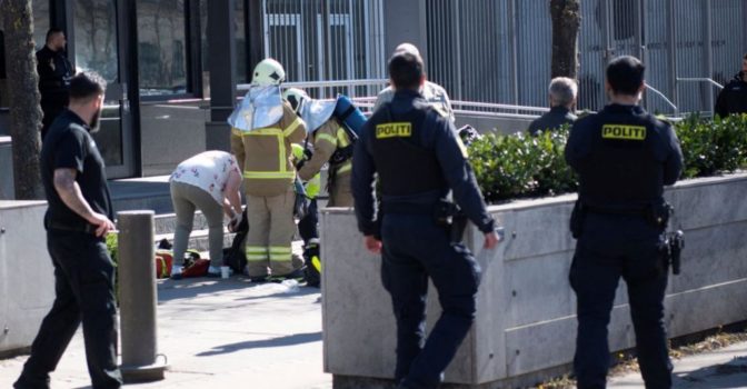 Αυτοπυρπολήθηκε μπροστά στην πρεσβεία των ΗΠΑ