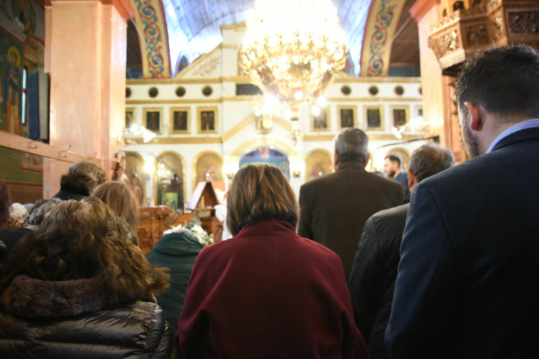 Μνημόσυνο για τα θύματα της τραγωδίας των Τεμπών (φωτό)