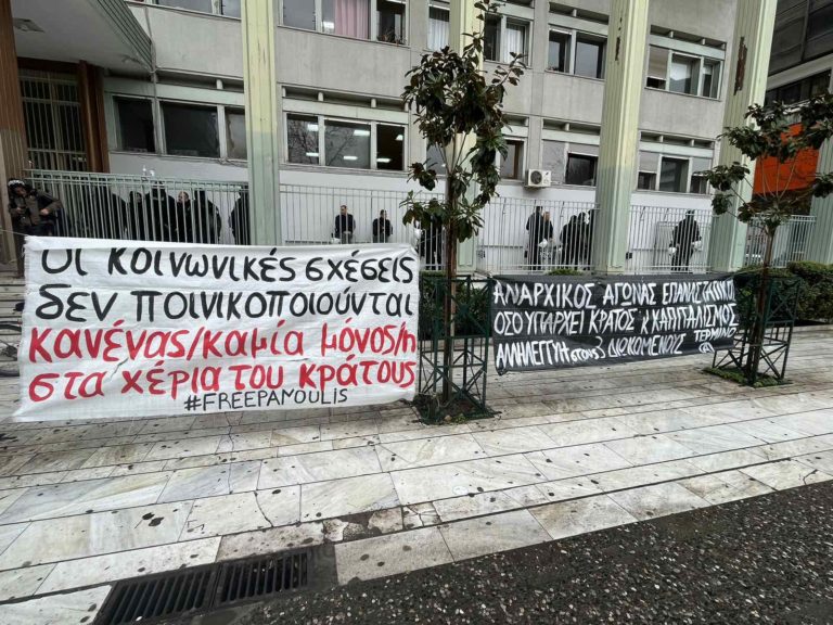«Φρούριο» το Δικαστικό Μέγαρο Λάρισας για τη δίκη της «Αναρχικής Δράσης» (φωτο)