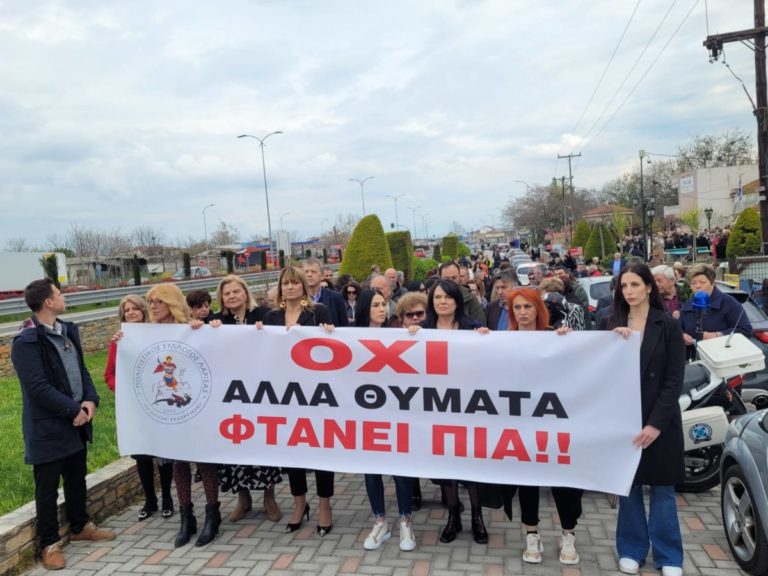 Λάρισα: Ξεσηκωμός των κατοίκων για δρόμο καρμανιόλα (φωτό – βίντεο)