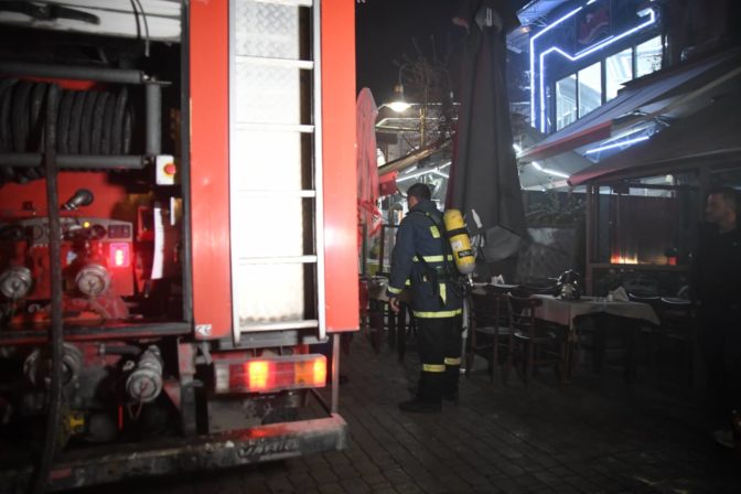 Έκρηξη σε εμπορικό κατάστημα στη Λάρισα