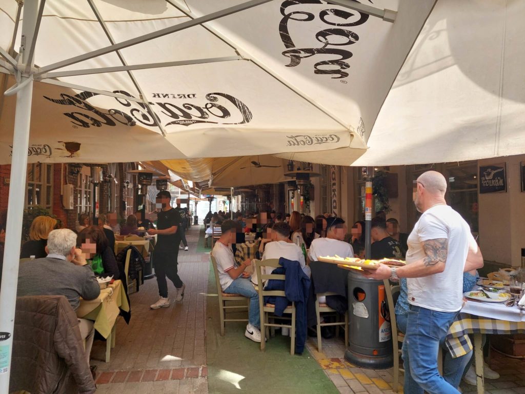 "Βούλιαξαν" τα Μανάβικα το μεσημέρι της Κυριακής