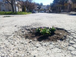 Τρίκαλα: Αποζημιώθηκε οδηγός για βλάβη στο ΙΧ του μετά από πτώση σε λακκούβα