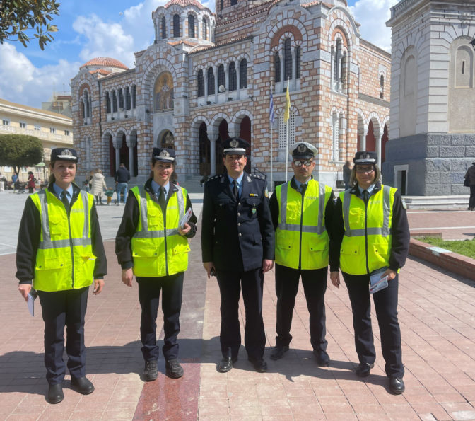 Ενημερωτικά φυλλάδια στους οδηγούς από τους Αστυνομικούς της Μαγνησίας