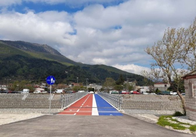 Δόθηκε σε χρήση η πεζογέφυρα Μουζακίου