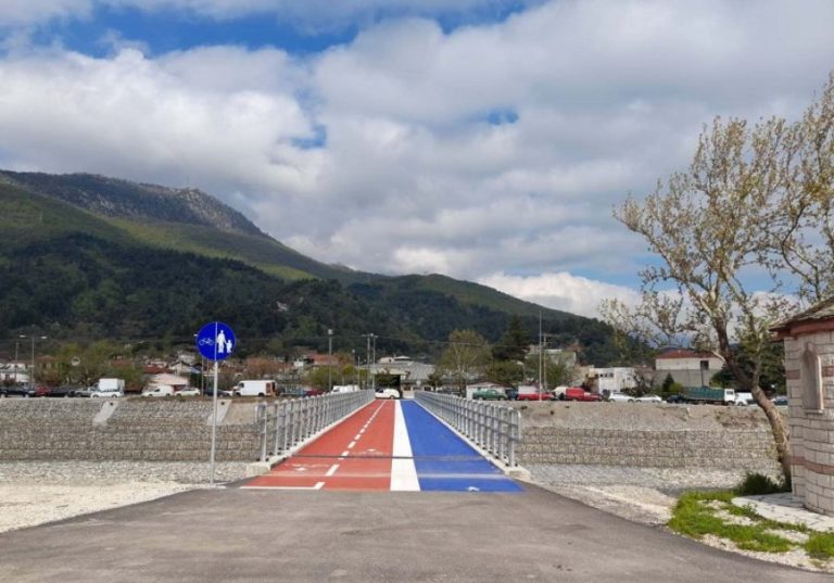 Δόθηκε σε χρήση η πεζογέφυρα Μουζακίου