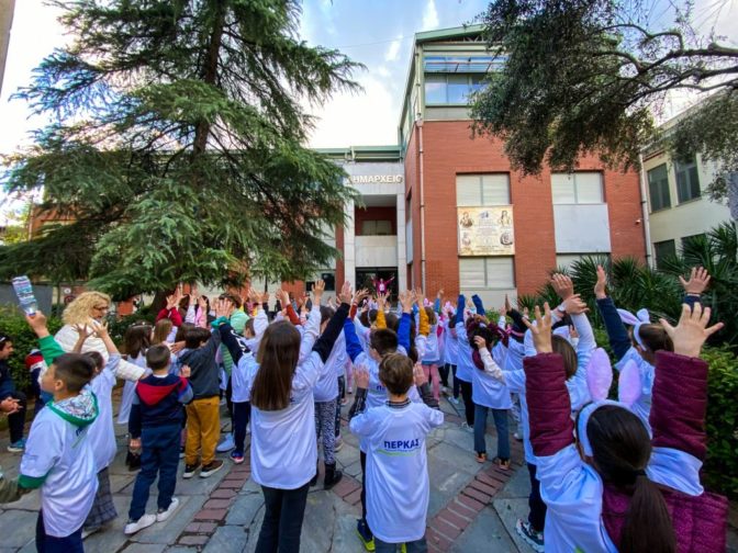Πασχαλινό παιχνιδιάρικο έθιμο από τα ΚΔΑΠ στα Τρίκαλα