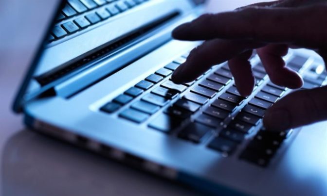 Ανυποψίαστες γυναίκες θύματα διαδικτυακού εκβιασμού