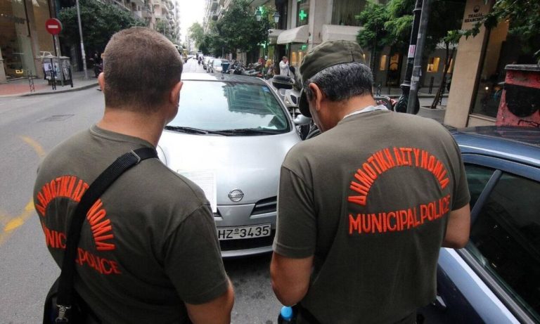 Θεσσαλονίκη: Του έκοψε κλήση και εκείνος τον..χτύπησε με το αμάξι του