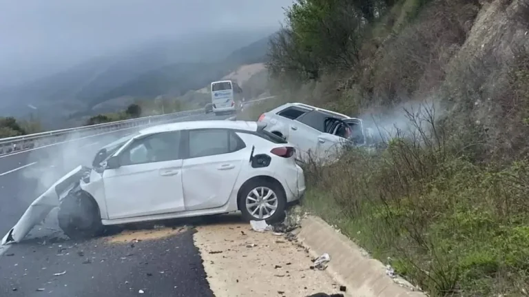 Εγνατία Οδός: 4 νεκροί σε τροχαίο - ΙΧ με παράνομους μετανάστες μπήκε στο αντίθετο ρεύμα