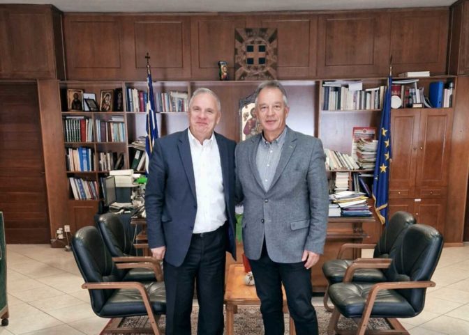 Θερμή συνάντηση των πρώην συνεργατών Βλαχογιάννη-Μιχαλάκη