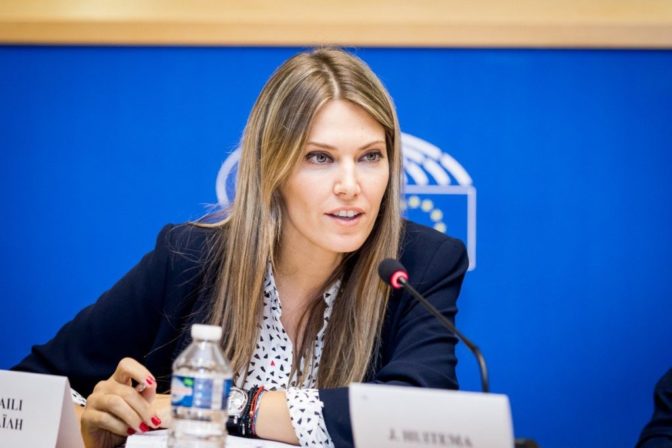 Αποφυλακίστηκε με «βραχιολάκι» η Εύα Καϊλή