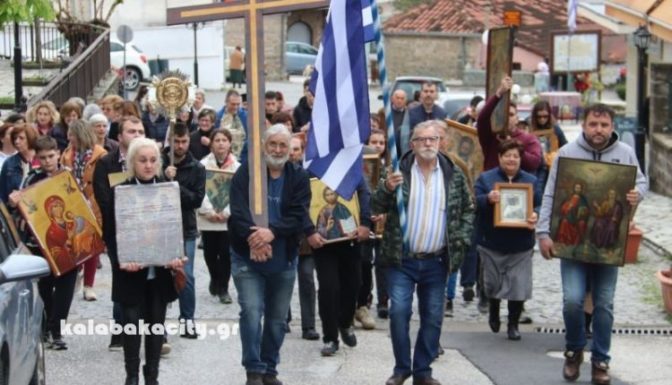 H περιφορά των Ιερών Λειψάνων και Αγίων Εικόνων στο Καστράκι