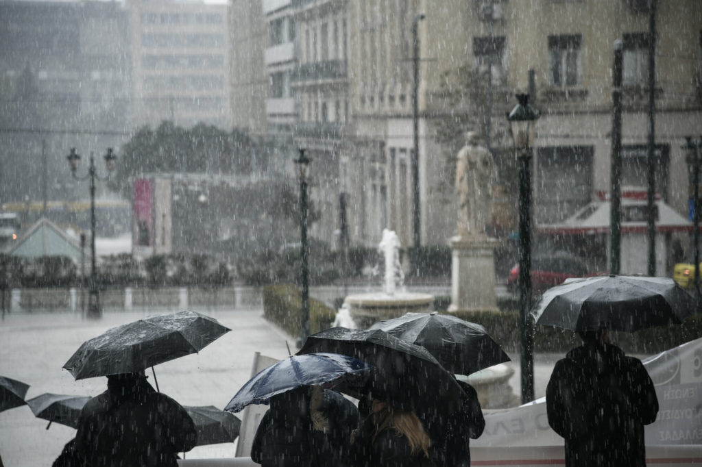 Έρχονται βροχές και καταιγίδες – Τι καιρό θα κάνει την Πρωτομαγιά