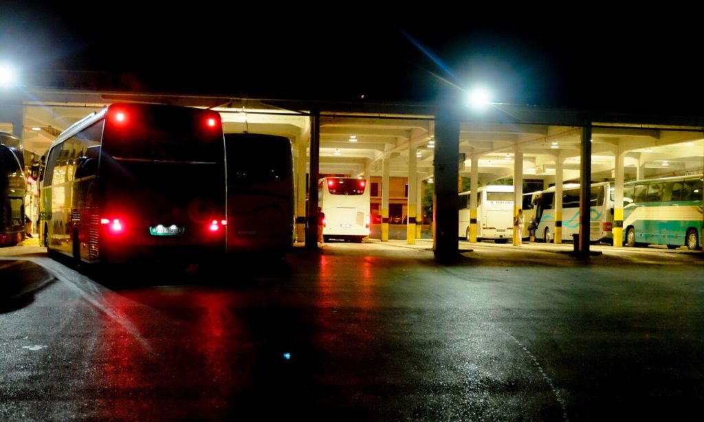 Πάτρα: Ανήλικος έριξε κροτίδα μέσα σε λεωφορείο