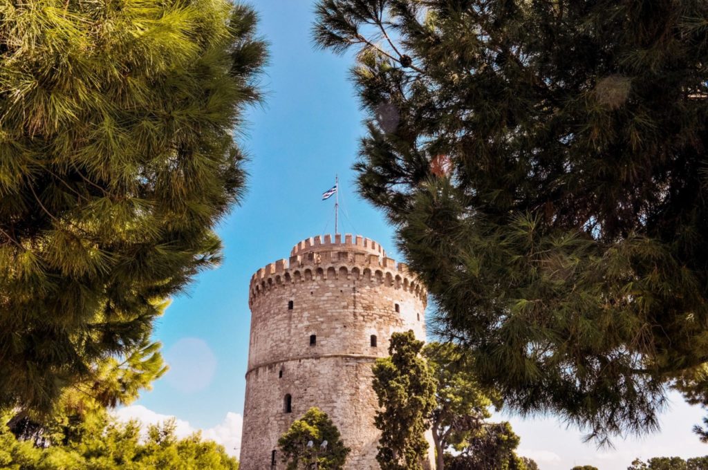 Γυναίκα – ταχυδακτυλουργός «ξάφριζε» περαστικούς στη Θεσσαλονίκη